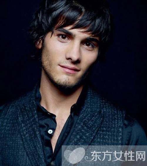 老佛爷后宫男宠都是90后 未来男神的接班人