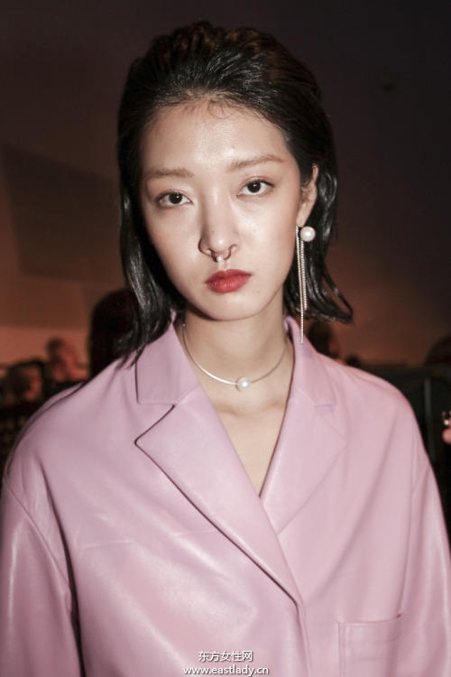 韩国超模姜素英中性美学正夯 时尚圈就爱这味