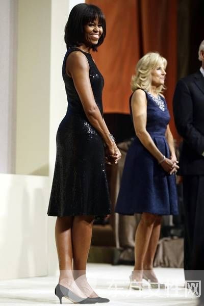 美国第一夫人米歇尔时尚穿搭术 庄重得体亲切感十足