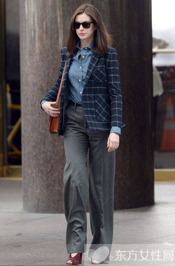 她电影里的职场穿搭 简直美的不要不要的