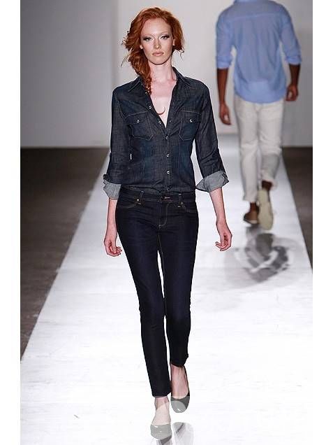 t台模特示范OL风格服装穿搭术 教你轻松打造职场时尚达人