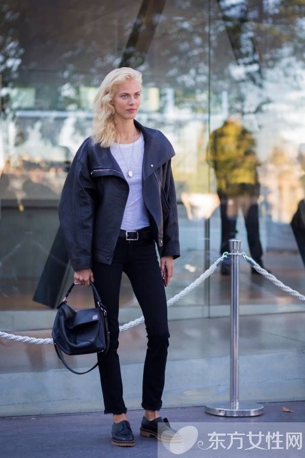 街拍达人示范黑色皮衣穿搭秀 今年这么穿才够范儿