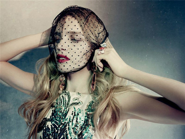 Natalia Vodianova《Vogue》2014年12月俄罗斯版