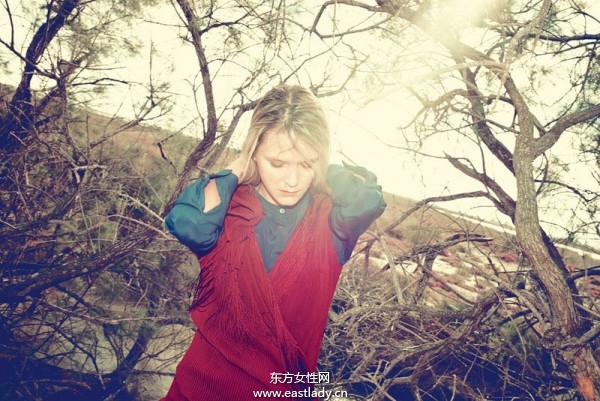 Carmen Kass登《Vogue》旅游专刊 跟大自然来次亲密接触