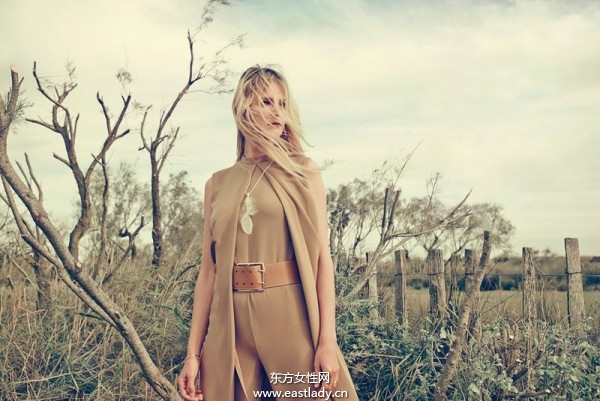 Carmen Kass登《Vogue》旅游专刊 跟大自然来次亲密接触