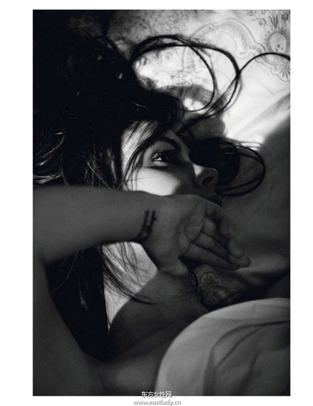 小贝维多利亚登VOGUE演绎浪漫诱惑