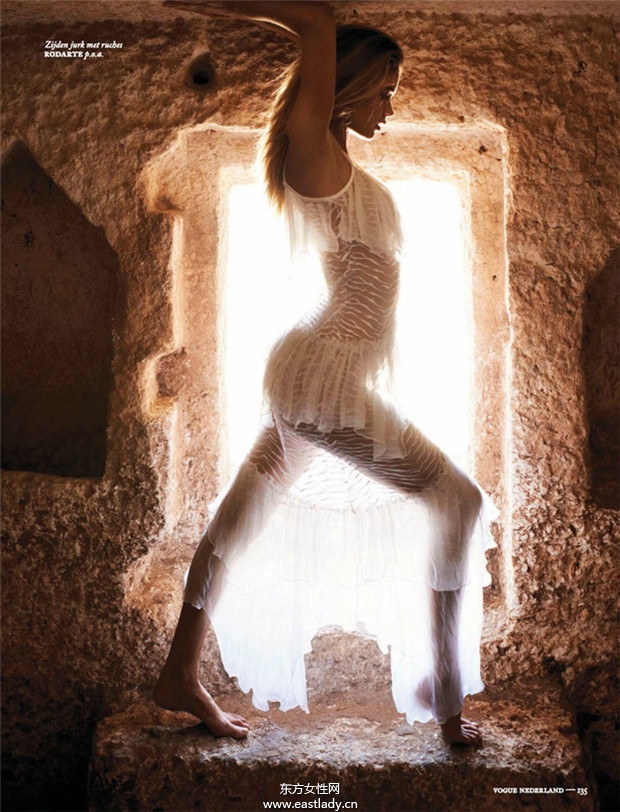 Doutzen Kroes 2013年9月份《Vogue》荷兰版