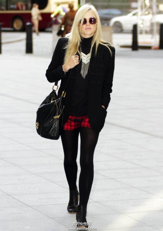 跟明星菲妮科顿学穿衣