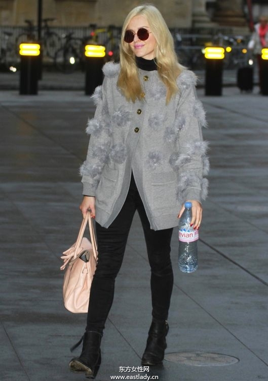 跟明星菲妮科顿学穿衣