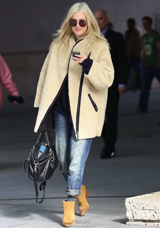 跟明星菲妮科顿学穿衣