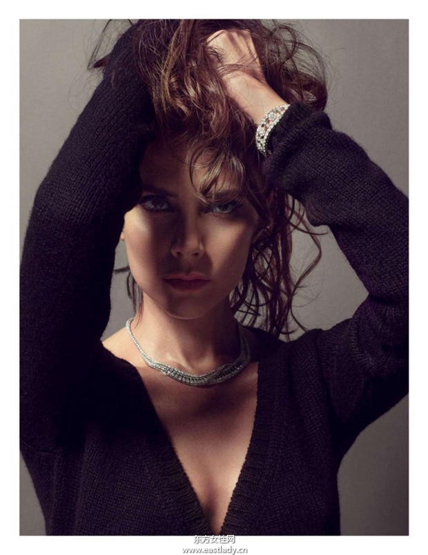 小贝维多利亚登VOGUE演绎浪漫诱惑