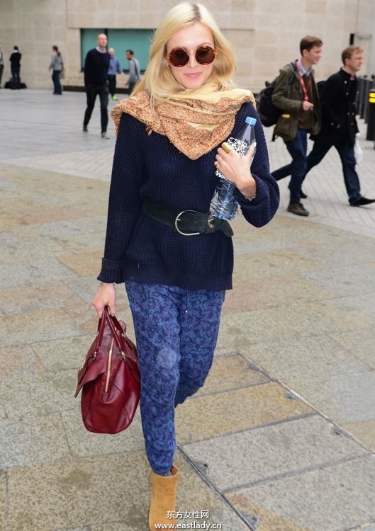 跟明星菲妮科顿学穿衣