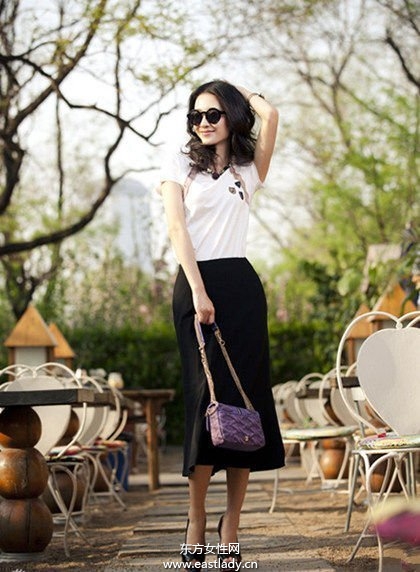 王丽坤性感服饰街拍秀 演绎别样风情