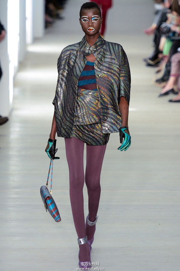 Vivienne Westwood Red Label2013伦敦时装周裙子有范大胆撞色