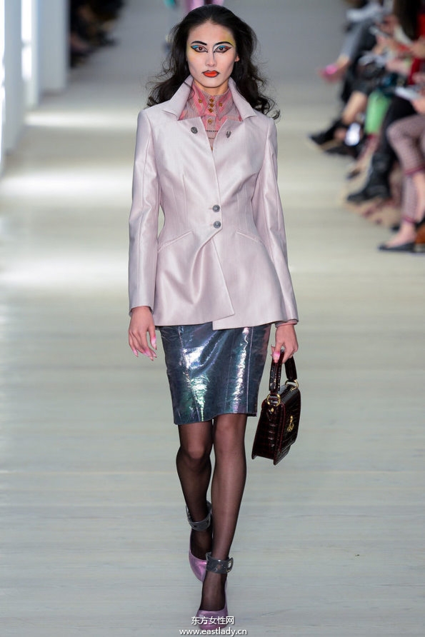 Vivienne Westwood Red Label2013伦敦时装周裙子有范大胆撞色