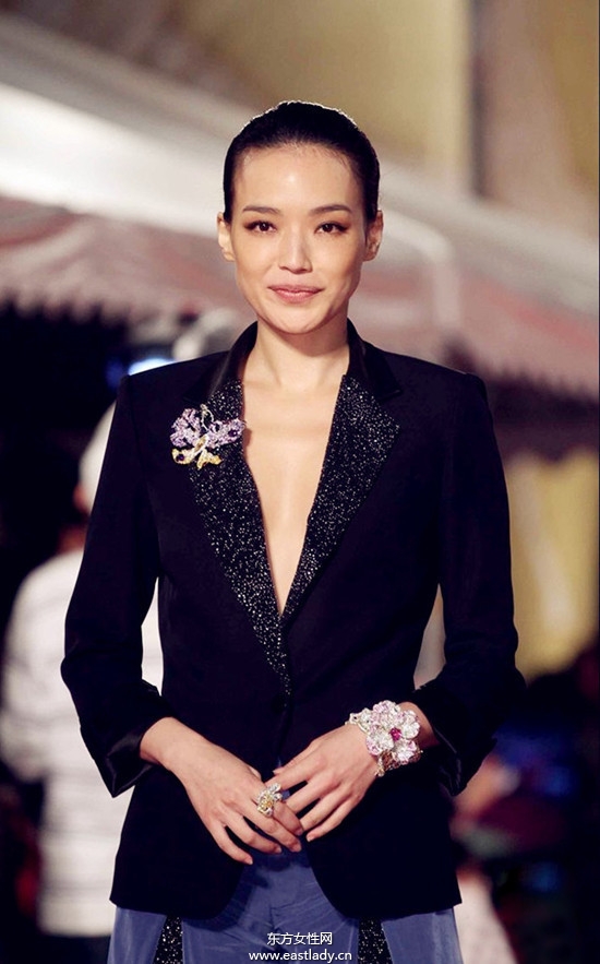 当红女星舒淇惊艳俏丽穿衣装扮