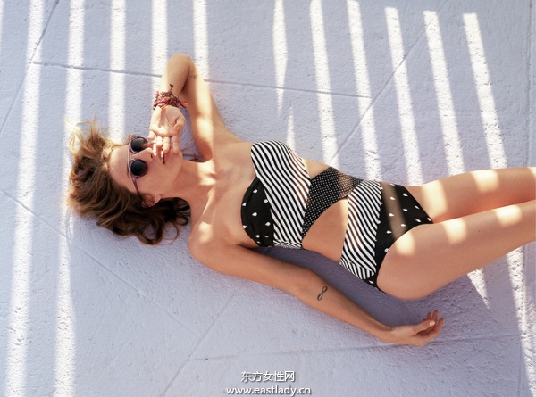 清凉夏季欧美达人比基尼出海