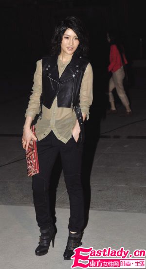 女星靠穿衣蹿红 时尚性感