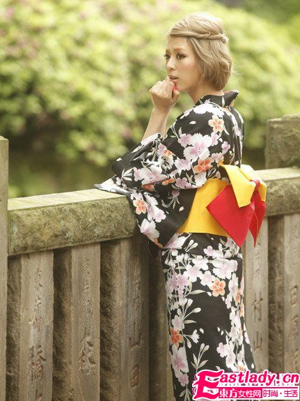 不同花朵图案日本浴衣突出夏日气息