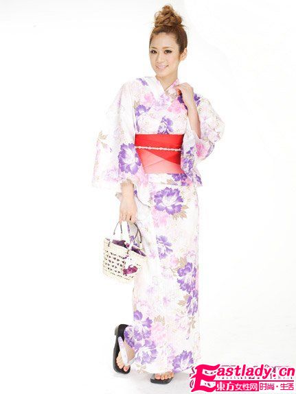 不同花朵图案日本浴衣突出夏日气息
