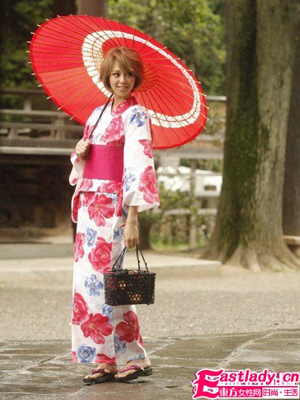 不同花朵图案日本浴衣突出夏日气息