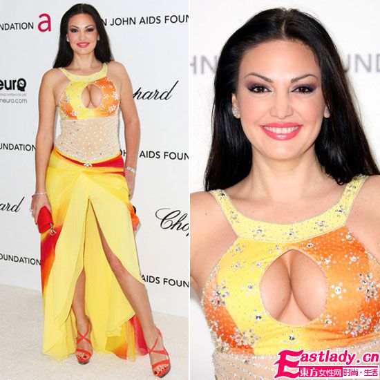 娱乐圈流行镂空露胸装 巨乳火拼hold不住