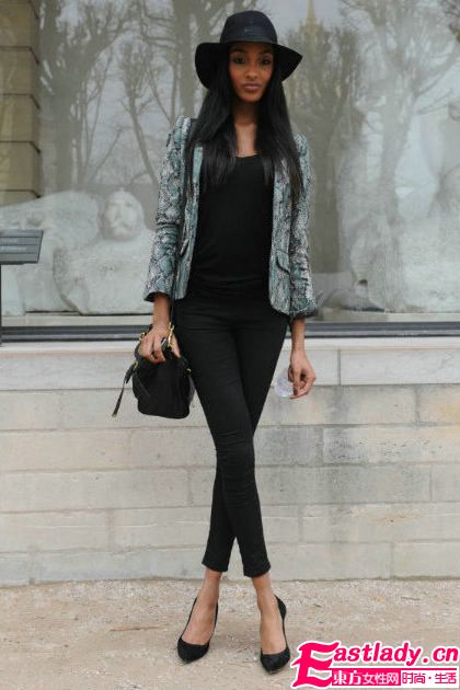 天生衣架子 国际超模街头美腿赏析