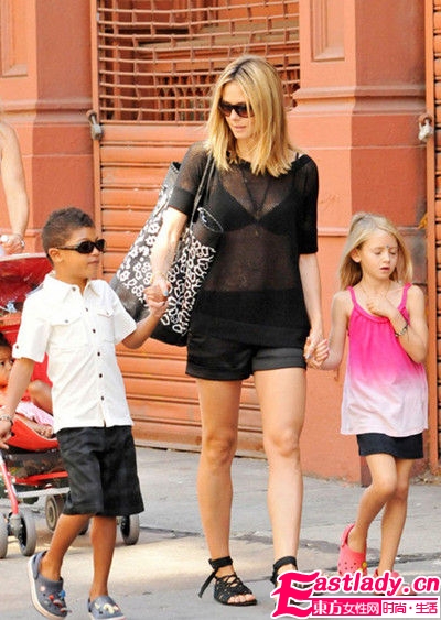 欧美明星朦胧透视装 性感撩人