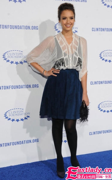 欧美明星朦胧透视装 性感撩人