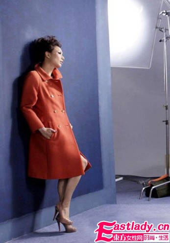 郑秀文风衣搭配穿出时尚个性