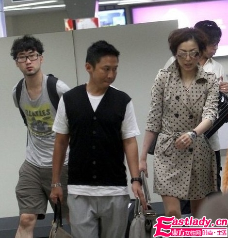 郑秀文风衣搭配穿出时尚个性