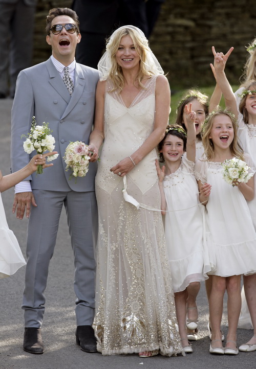 时尚明星Kate Moss和Jamie Hince的婚礼衣橱