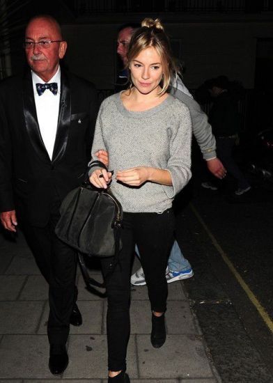 夏日来临学时尚达人穿衣打扮