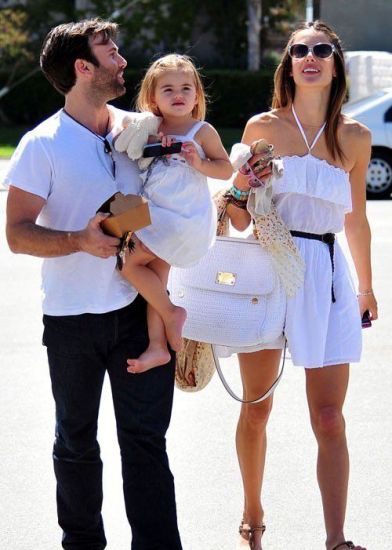 夏日来临学时尚达人穿衣打扮