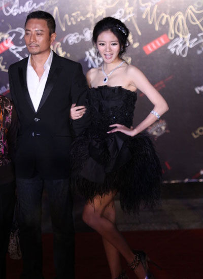 从清纯蜕变成冶艳的女星性感打扮