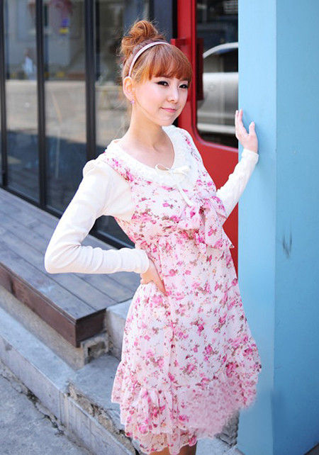 漂亮MM五一长假旅游性感装扮