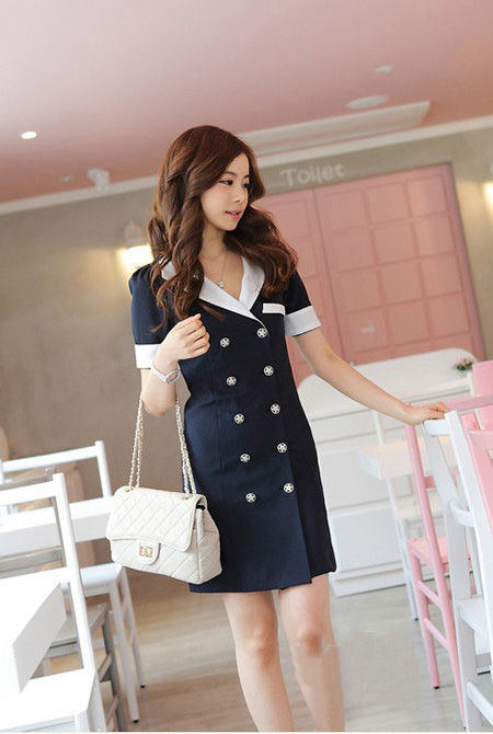 时尚小妞夏季演绎甜美裙穿搭