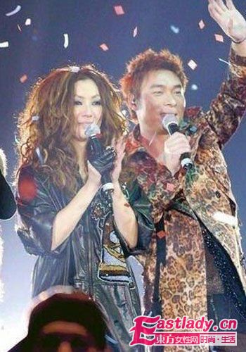 许志安 郑秀文复合 穿衣打扮十分般配