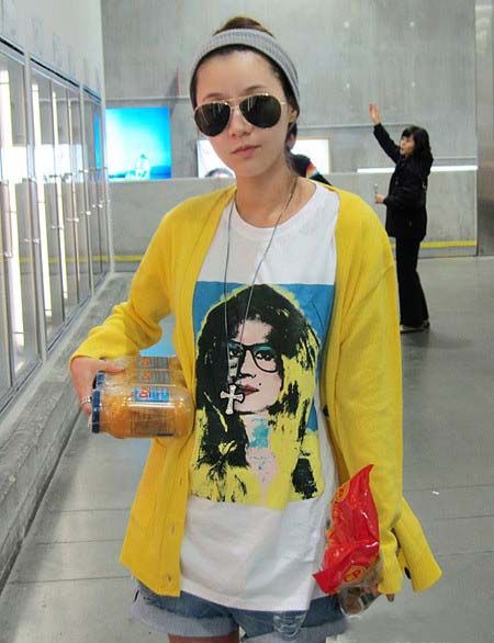 2011最新时尚服装 T恤外套短裤很给力