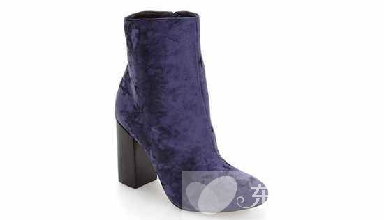 这个冬季你最不能错过的12款天鹅绒鞋子