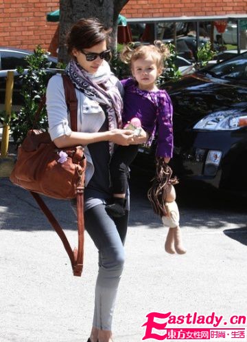 好莱坞女星大爱牛仔裤 美腿修型正好穿