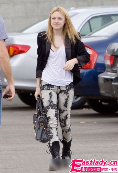 好莱坞女星大爱牛仔裤 美腿修型正好穿