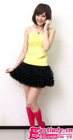 明星装嫩必杀技 中长袜强势回潮