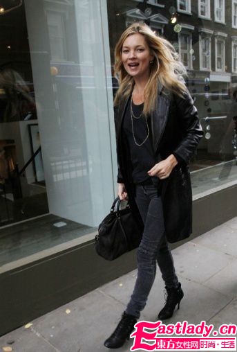 好莱坞女星大爱牛仔裤 美腿修型正好穿