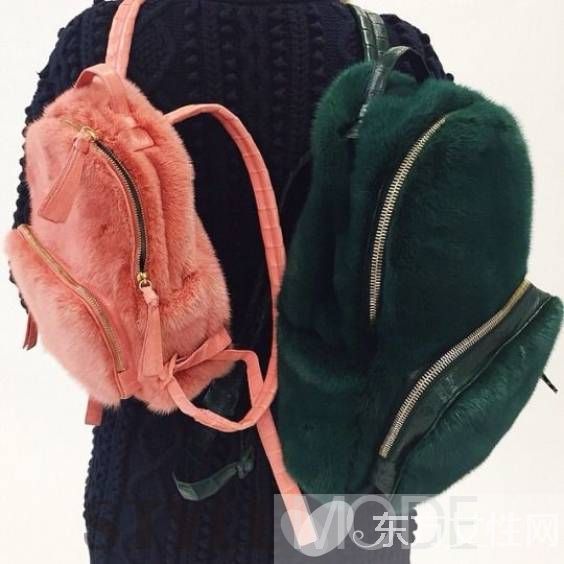 又萌又暖心 这个冬季你也来一件毛茸单品吧