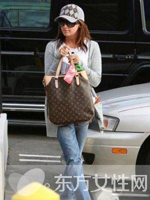 女星教你如何搭配lv手包 让你尽显奢华大牌感