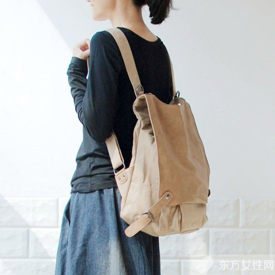 双肩包包潮流时尚搭 任你畅游于街头