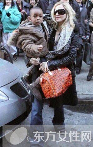 女星教你如何搭配lv手包 让你尽显奢华大牌感