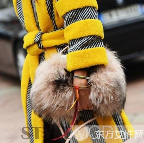 又萌又暖心 这个冬季你也来一件毛茸单品吧