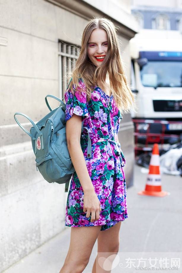 星范十足的减龄装扮 这些 显嫩单品 一个也不能少